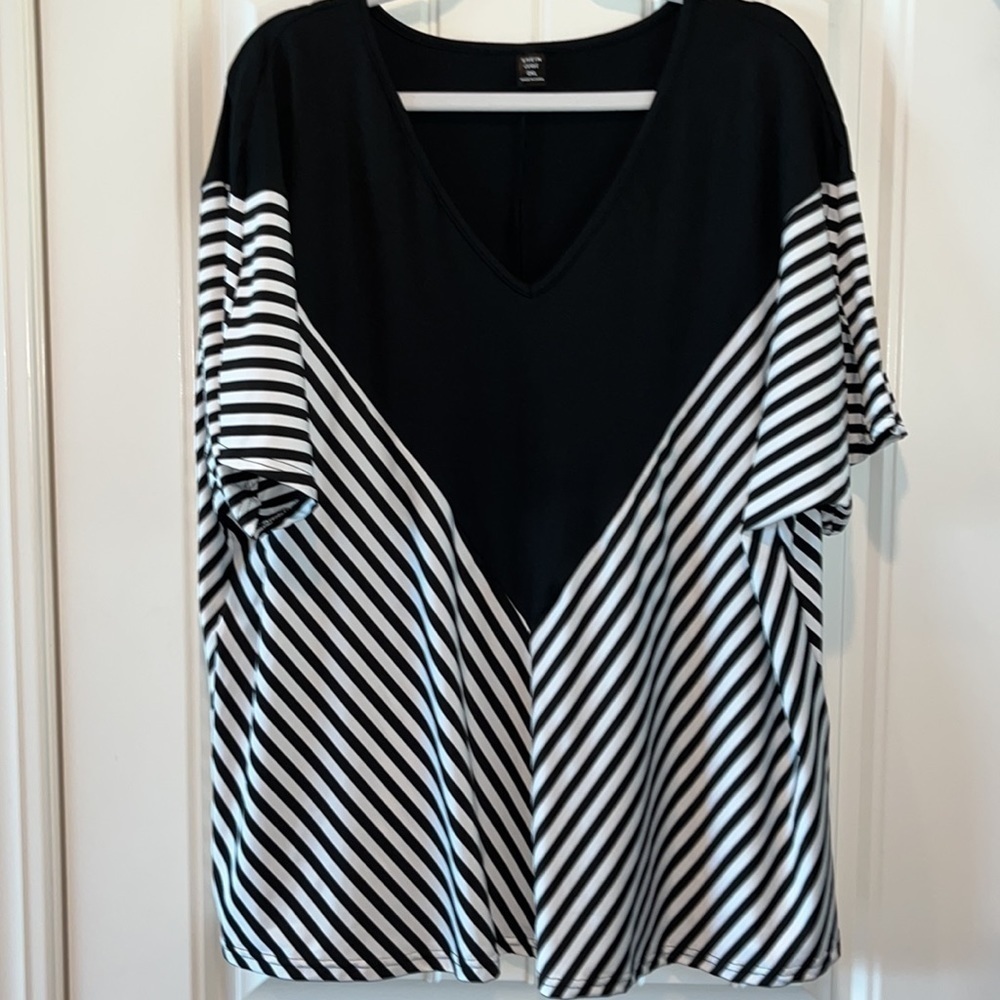 Black and white stripe drop shoulder short sleeve V neck top flattering flowy 1X